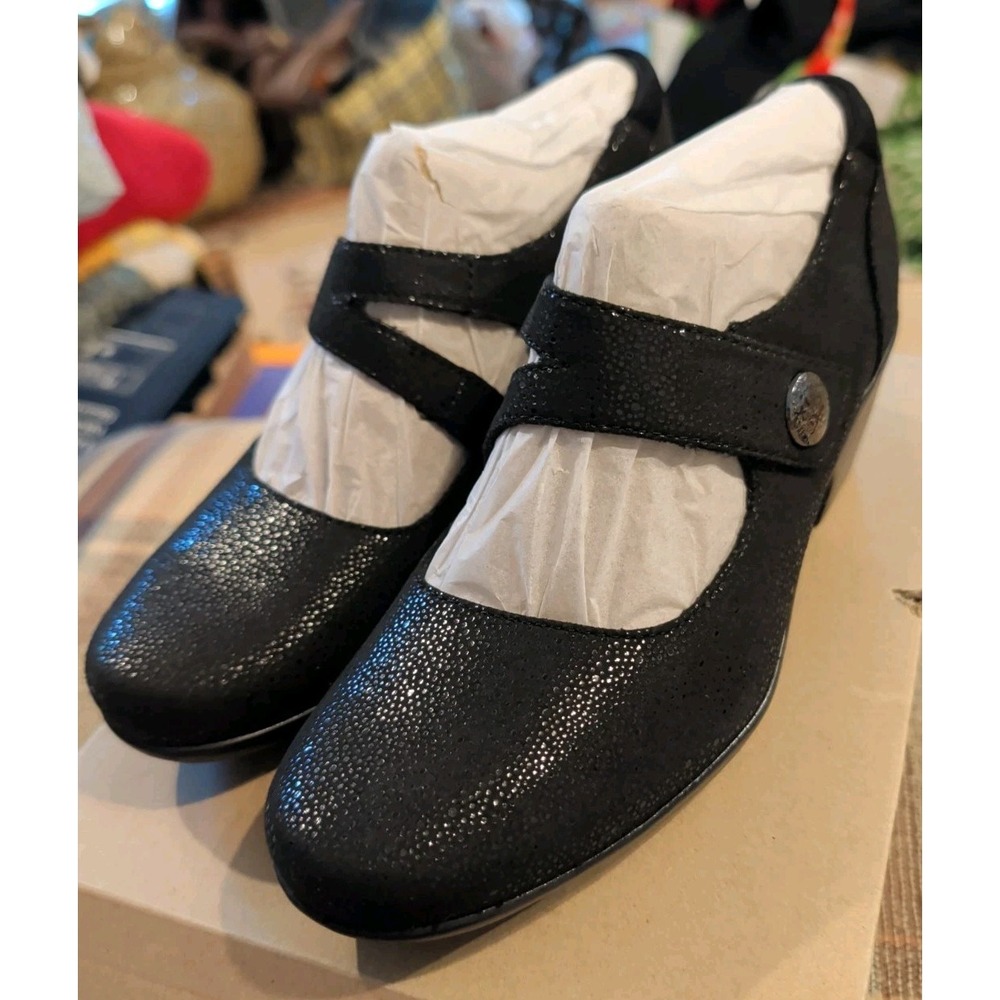 Brand New Clark's Women's Emily Reaya Peppled Black Mary Jane Pumps Size 7.5 M